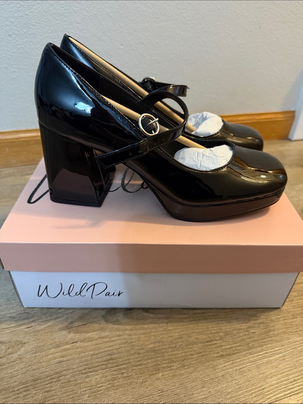Wild Pair Black Patent Mary Jane Block Heel Platforms - Picture 3 of 4
